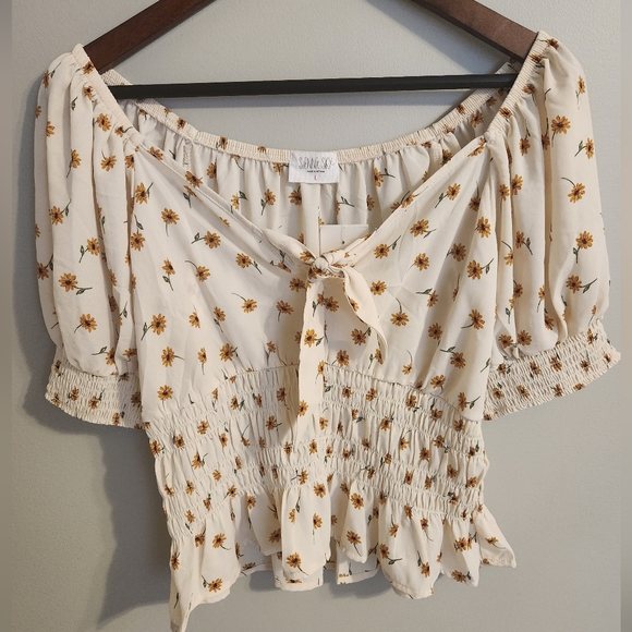 Tops - NWT Sunflower babydoll short sleeve cute top